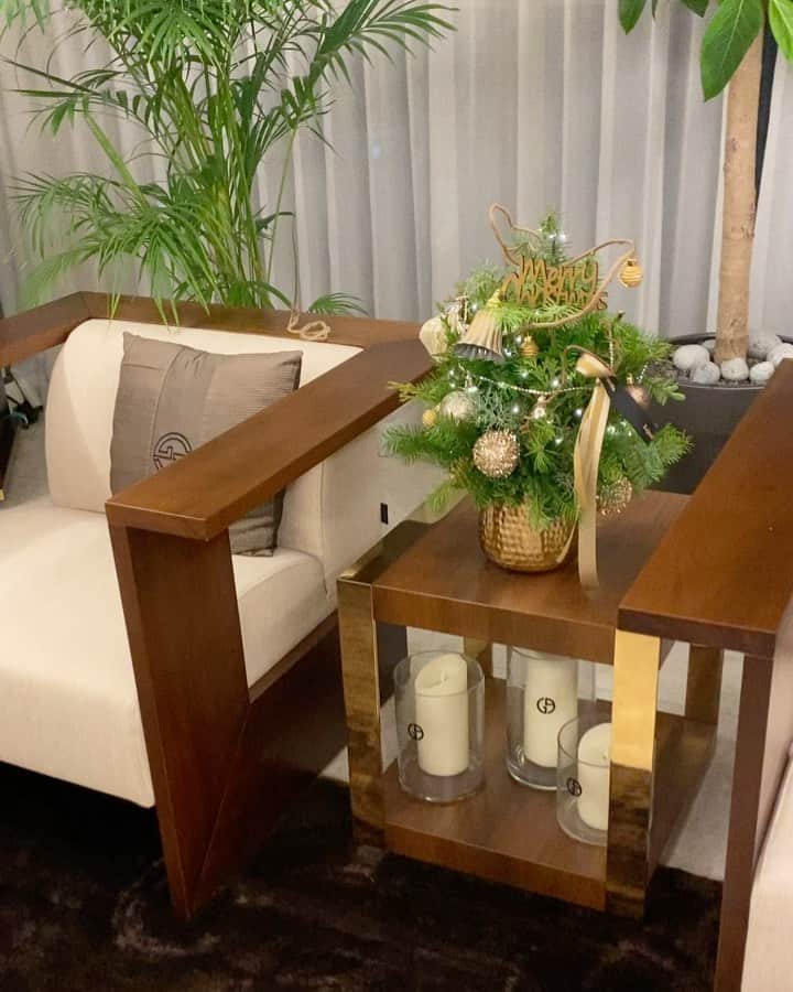 イ・ダヘのインスタグラム：「#미리크리스마스 ❤️❤️❤️❤️❤️#lejardinflower @lejardinflower」