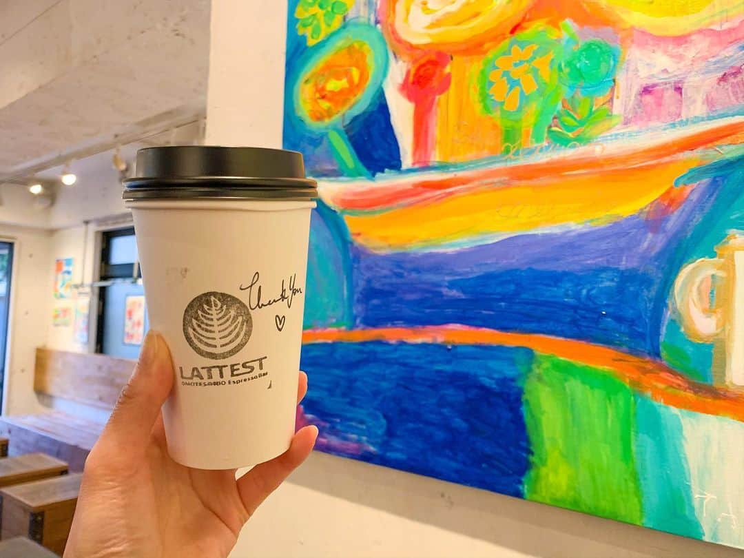 松山愛里のインスタグラム：「久しぶりのLATTEST☕️ 中煎りあっさりめのコーヒー豆をチョイス うーん美味しい。。ほっ。#LATTEST#表参道 #coffee#coffeeshop#アイリーンの珈琲屋巡り」