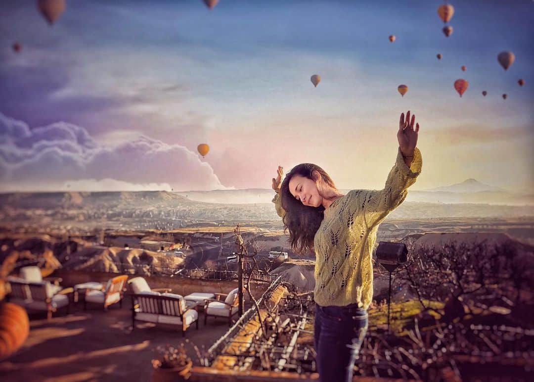 セリーナ・ジェイドのインスタグラム：「Shall we float to the stars?」