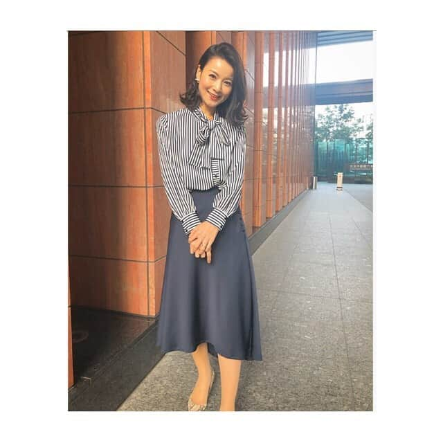 秋元玲奈さんのインスタグラム写真 - (秋元玲奈Instagram)「今年も残すところあと少し！ モーサテは来週が2019年最後になります✨ 走り切るぞ2019！ #モーサテ #モーニングサテライト #2019ラストスパート #仕事服 #衣装」12月20日 16時30分 - rena_akimoto