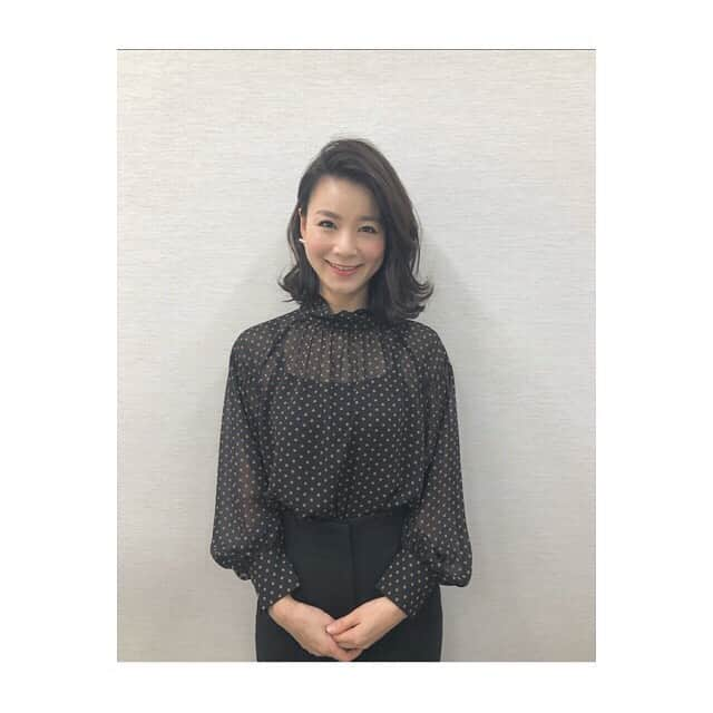 秋元玲奈さんのインスタグラム写真 - (秋元玲奈Instagram)「今年も残すところあと少し！ モーサテは来週が2019年最後になります✨ 走り切るぞ2019！ #モーサテ #モーニングサテライト #2019ラストスパート #仕事服 #衣装」12月20日 16時30分 - rena_akimoto