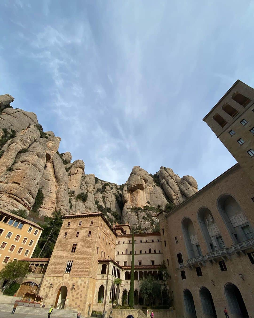 喜山康平さんのインスタグラム写真 - (喜山康平Instagram)「. #monserrat⛰ #モンセラット修道院  #黒いマリア像 #電車一時間に一本で乗り遅れる #自然の美しさ  #パワースポット #barcelona🚡」12月20日 16時49分 - koheikiyama_