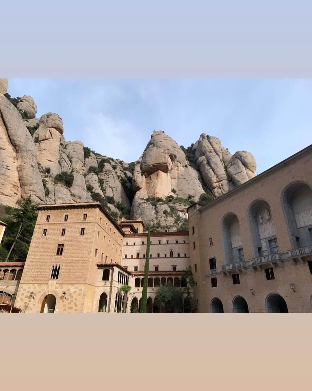 喜山康平さんのインスタグラム写真 - (喜山康平Instagram)「. #monserrat⛰ #モンセラット修道院  #黒いマリア像 #電車一時間に一本で乗り遅れる #自然の美しさ  #パワースポット #barcelona🚡」12月20日 16時49分 - koheikiyama_