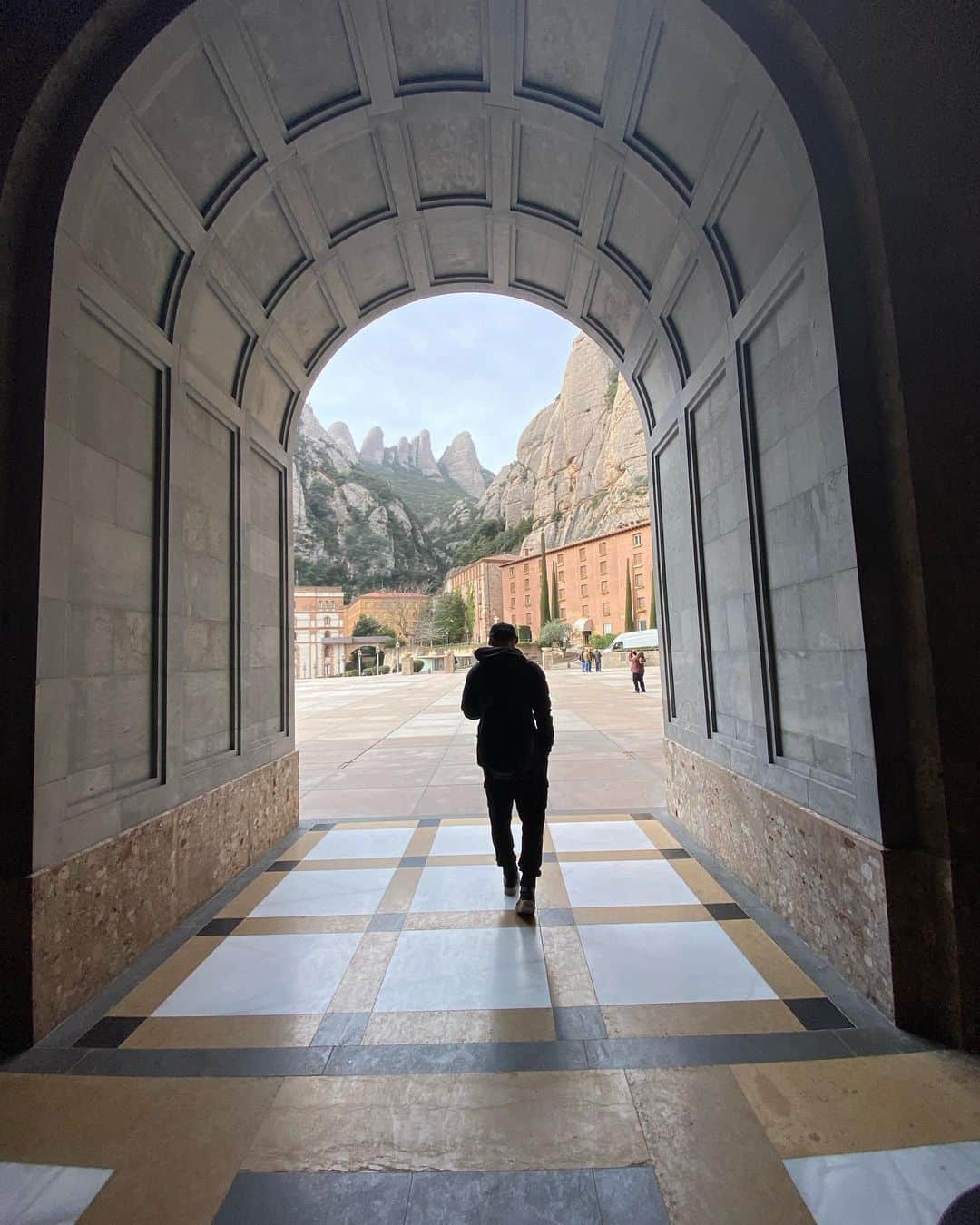 のインスタグラム：「. #monserrat⛰ #モンセラット修道院  #黒いマリア像 #電車一時間に一本で乗り遅れる #自然の美しさ  #パワースポット #barcelona🚡」