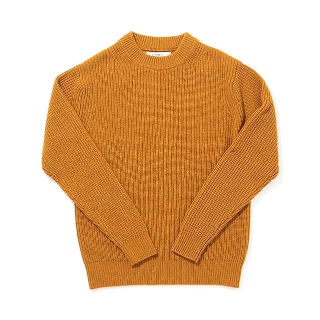 のインスタグラム：「FULL CARDIGAN KNIT  しなやかなラムズウールを使用しており、ローゲージと言われる少し厚手のニットを、片畦という仕上げ方でボリュームを抑えています。  HP BLOGにてDAIMARU SHINSAIBASHI店よりKNIT をご紹介しております。  #freemanssportingclub #fsctokyo #fscginza #fscosaka #fscdaimarushinsaibashi  #menswear #aw19」