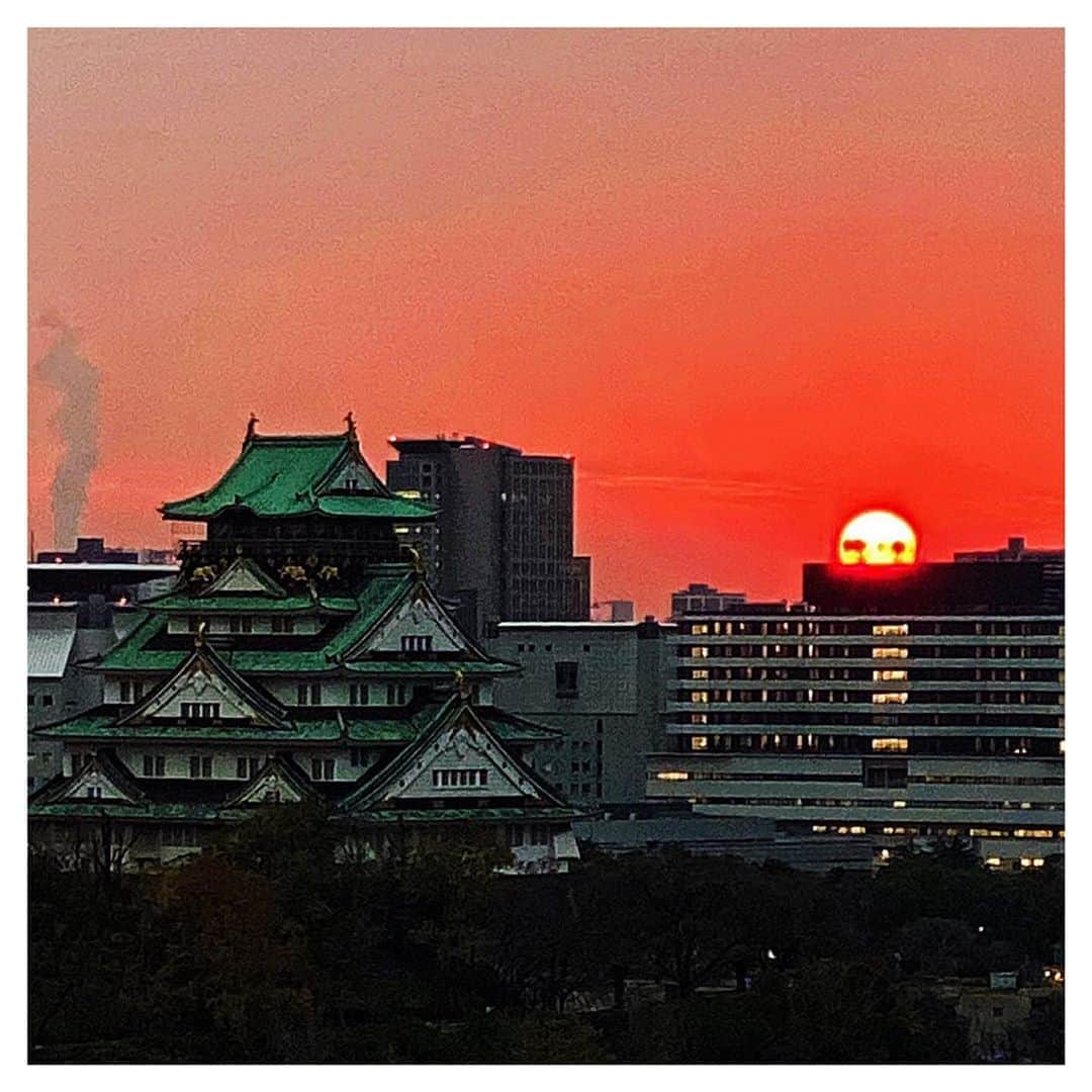 さだまさしさんのインスタグラム写真 - (さだまさしInstagram)「大阪城🏯 落日☀️ . #大阪城 #落日 #さだまさし #sadamasashi」12月20日 17時15分 - sada_masashi