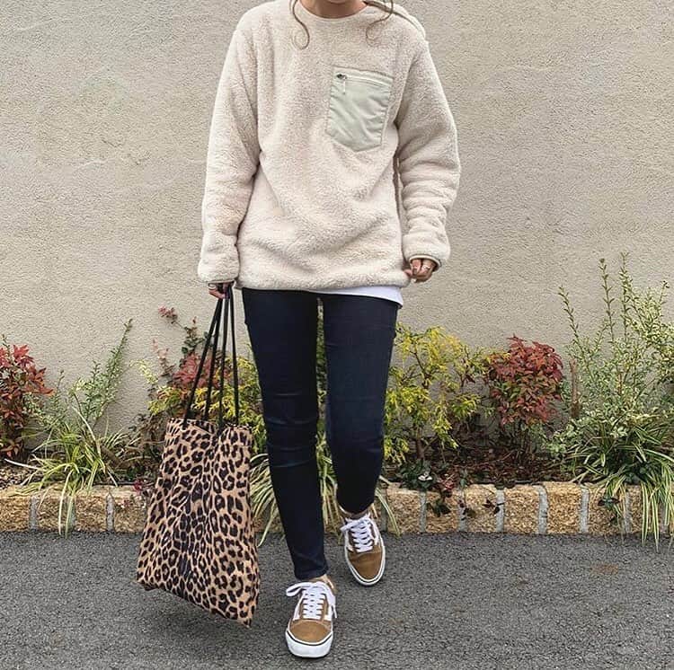 Locariのインスタグラム：「【即完したUNIQLOの大人気フリースが12/24より再入荷予定！】 売り切れで買えなかった方や色違いで欲しいという方必見👀✨ . phot by @c__tm さん  #UNIQLO#uniqlo#ユニクロ#フリース#ユニクロのフリース#uniqloコーデ  #ユニジョ#カジュアルコーデ」