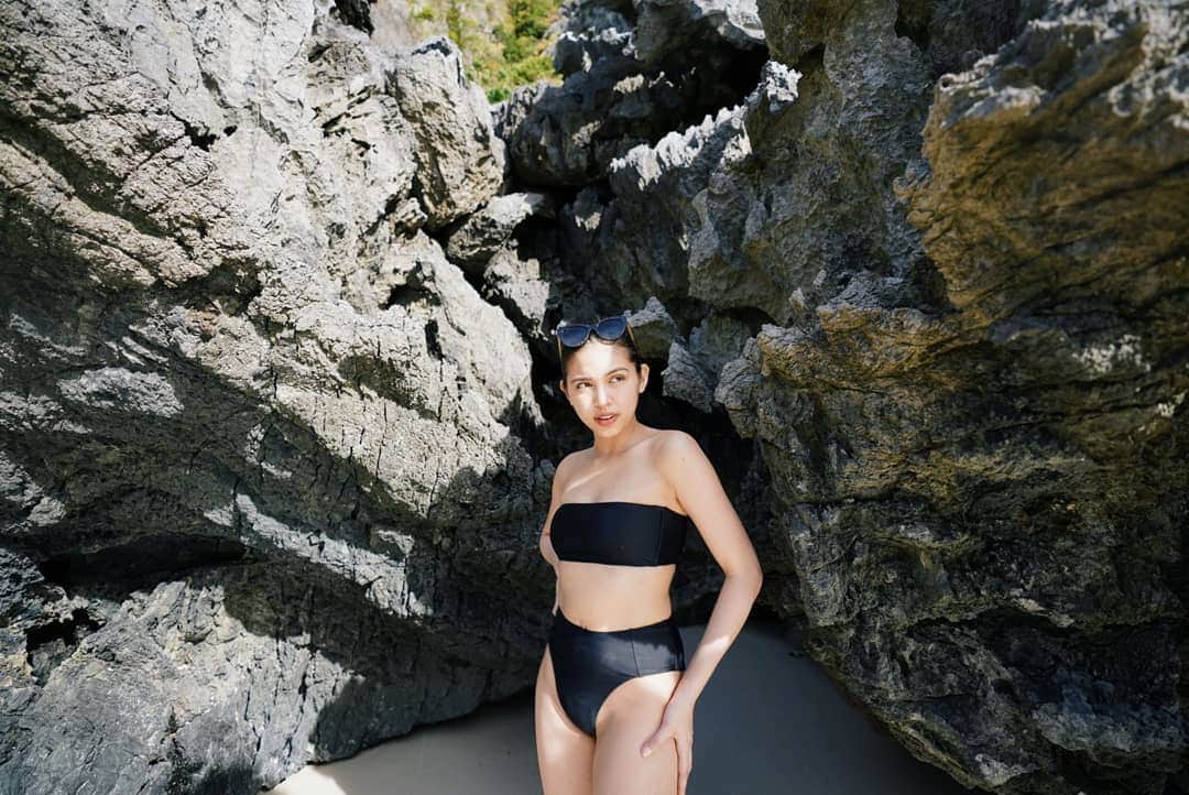 メイン・メンドーサのインスタグラム：「it's summer somewhere ☀️」