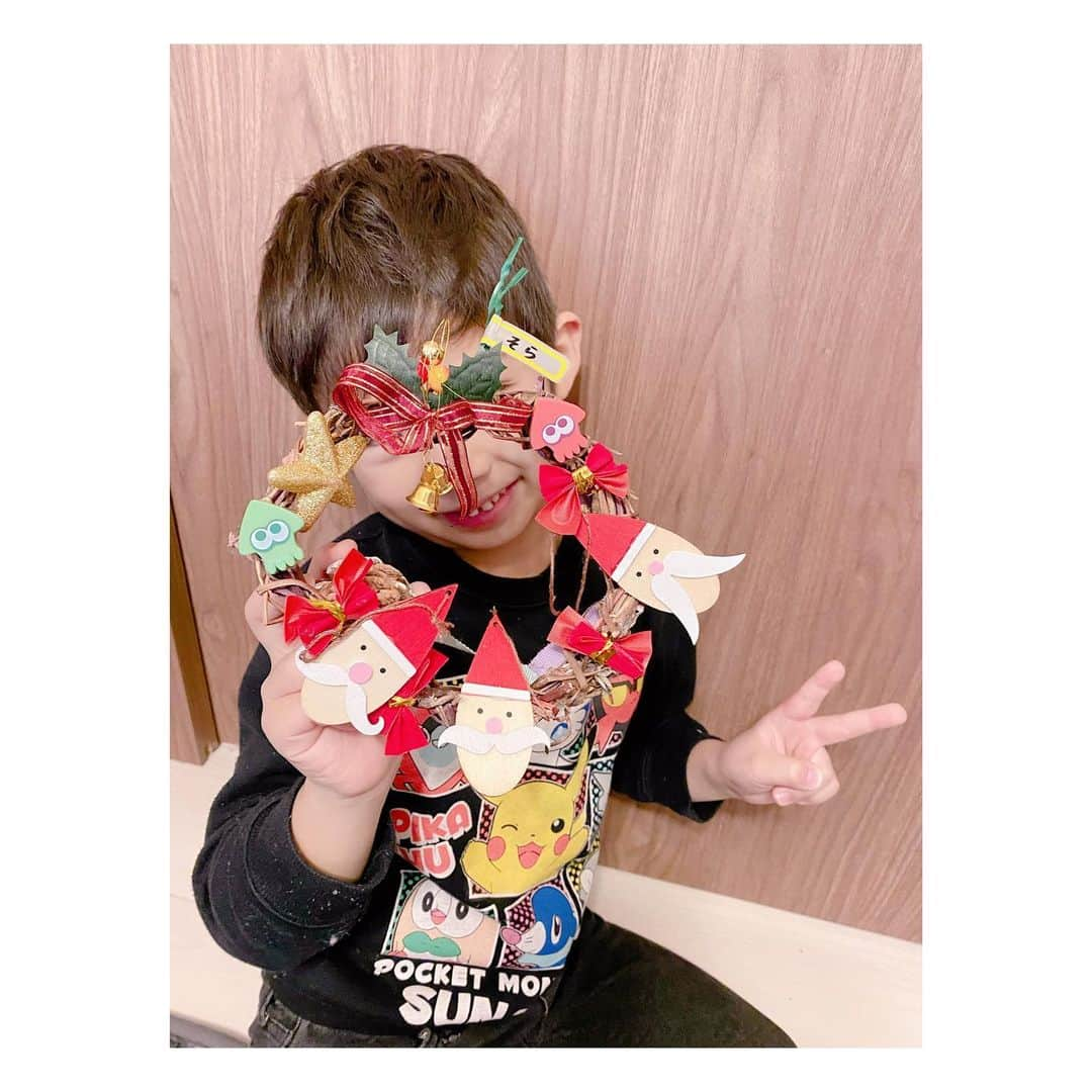 辻希美さんのインスタグラム写真 - (辻希美Instagram)「そっちゃんが学校で作ったXmasリースが上手過ぎて♡可愛い過ぎて♡玄関の1番目立つ所に飾りました(*'艸3`):;*｡💕✨✨ #ソラ作 #Xmas #リース #🎄💕 #上手 #感動」12月20日 17時35分 - tsujinozomi_official