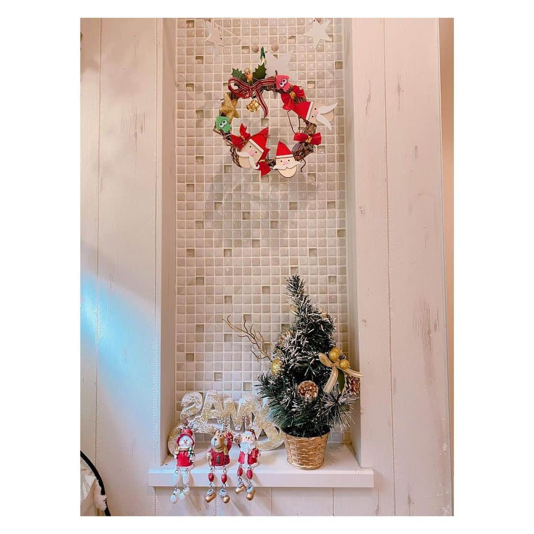 辻希美さんのインスタグラム写真 - (辻希美Instagram)「そっちゃんが学校で作ったXmasリースが上手過ぎて♡可愛い過ぎて♡玄関の1番目立つ所に飾りました(*'艸3`):;*｡💕✨✨ #ソラ作 #Xmas #リース #🎄💕 #上手 #感動」12月20日 17時35分 - tsujinozomi_official