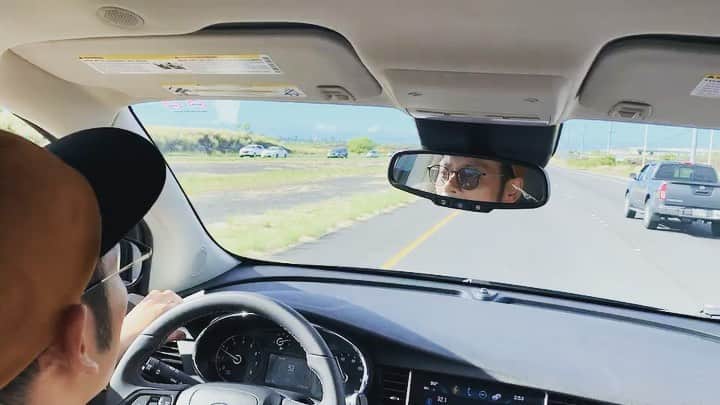 山川就史のインスタグラム：「🚗💨 #drive  #背筋ぴん #緊張 #思い出シリーズ」