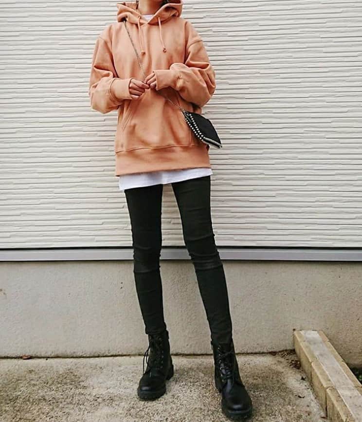 GU(ジーユー) さんのインスタグラム写真 - (GU(ジーユー) Instagram)「MENスウェットコーデをPick up！﻿ 厚手の生地感と、着た時の心地良さを実現したヘビーウェイトビッグスウェットプルパーカ✨スタンダードなパーカだから、スッキリ着こなすのがいちばん👏色味の可愛さが、いい感じにスタイリングを盛り上げていてGOOD👍可愛いですね😘初めてメンズに挑戦するのにもおすすめなスウェットです🙌﻿ 是非、チェックしてみてくださいね💁‍♀️💕﻿ ————————————﻿ ☑ヘビーウェイトビッグスウェットプルパーカ(長袖)﻿ ￥1,990＋税（通常価格）﻿ 品番:318298﻿ ————————————﻿ Pick Up Post﻿ @____yuy.____ さん、ステキな投稿ありがとうございます😊﻿ #GU #GUstyle #YOURFREEDOM #gu_for_all #GUKorea #GUHK #GUTAIWAN #ジーユー #ジーユーコーデ #GUコーデ #ジユジョ #ヘビーウェイトビッグスウェットプルパーカ #大人カジュアル #カジュアル #大人女子 #着回しコーデ #シンプルコーデ #冬コーデ #デイリーコーデ #大人コーデ #お出かけコーデ #パーカ #スウェット #ジェンダーレスコーデ」12月20日 17時46分 - gu_for_all_