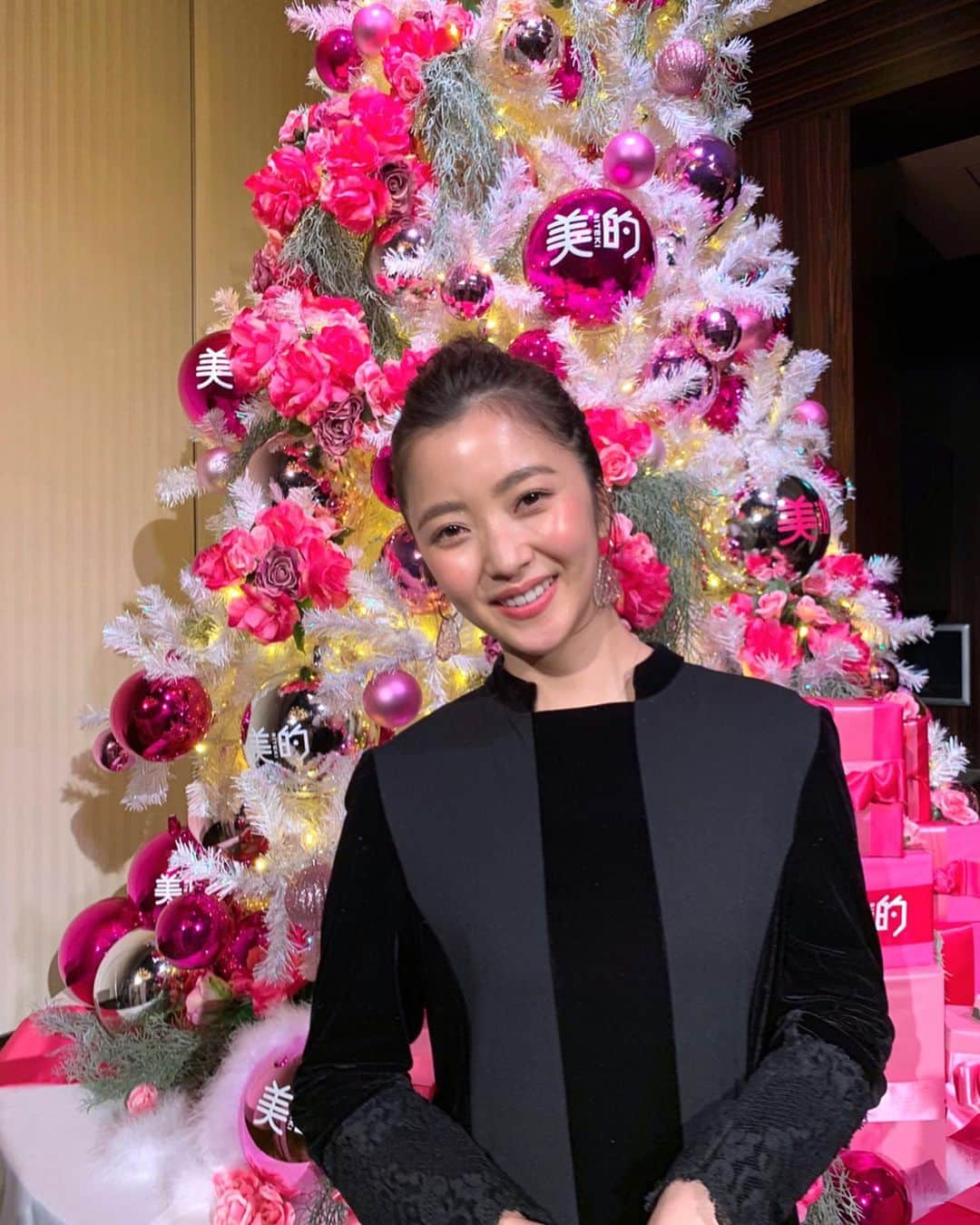 佐藤優津季のインスタグラム：「昨日は美的ベストコスメパーティー💎﻿ 去年初めて出席させて頂き、今年もまた美的モデルとして登壇出来た事が凄く凄く嬉しかった☺️﻿ 今年見たモノ経験したモノを活かして更にパワーアップするぞ〜．﻿ #美的 #biteki」