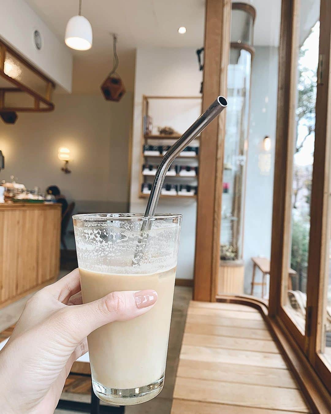 Lilmeさんのインスタグラム写真 - (LilmeInstagram)「ご近所にある珈琲屋さん（ @onibuscoffee ）へ早起きしてこの前行きました☕️﻿ 美味しい珈琲屋さんが近くにあるのは嬉しい。。 どうやら私は深煎りの珈琲が好きなようです  #coffeetime #オニバスコーヒー#東京カフェ#カフェ巡り」12月20日 18時04分 - lilme_official
