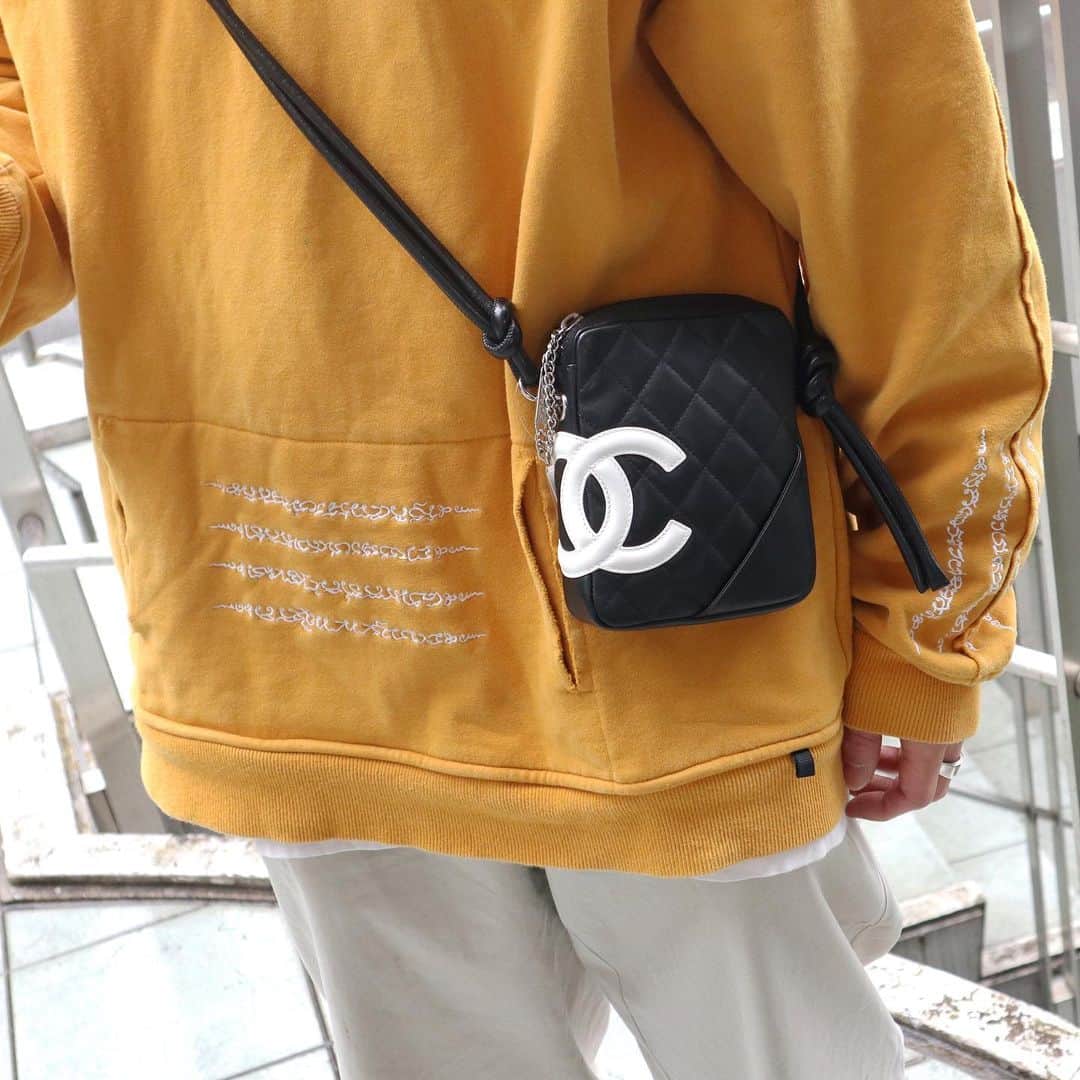 Vintage Brand Boutique AMOREさんのインスタグラム写真 - (Vintage Brand Boutique AMOREInstagram)「Chanel Cambon Line shoulder bag」12月20日 17時57分 - amore_tokyo