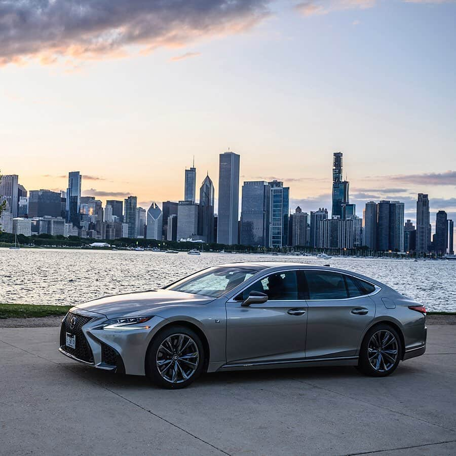 LEXUS / レクサスさんのインスタグラム写真 - (LEXUS / レクサスInstagram)「【LS F SPORTで辿る、Craftsmanshipが受け継がれる道】﻿ アメリカ北部・五大湖エリアは、全米屈指の工業地帯として発展し、精緻なつくり込みにより、世界の列強を打ち負かし続けるブランドが多数存在する。﻿ ﻿ LEXUSのものづくりにも通じる“Craftsmanship”あふれる世界的ブランドと、エンジニアの思いの詰まったロード・アメリカ・サーキットを、LS500 F SPORTで訪ねるロードトリップストーリーをご紹介します。﻿ ﻿ (記事はlexus.jpでご覧いただけます)﻿ ﻿ #レクサス #Lexus #Lexusjapan #Lexusjp #ExperienceAmazing #LexusLS #LS500 #LEXUS_F #Fsport #クラフトマンシップ #Craftsmanship #モータースポーツ #MOTORSPORT #アメリカ #USA #五大湖 #IMSA #car #cars #drive #driving﻿」12月20日 17時58分 - lexus_jp