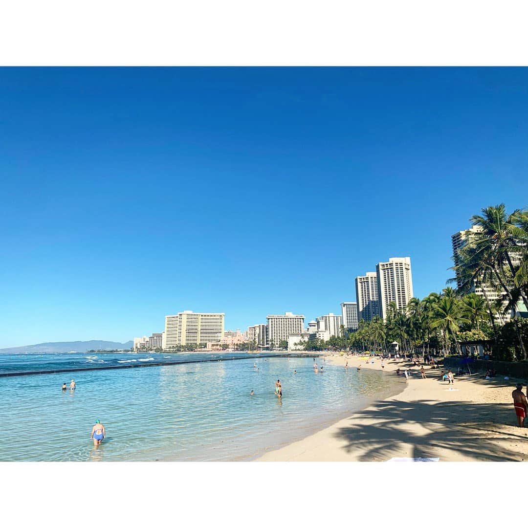 のインスタグラム：「Good bye Hawaii👋 I’ll come next year🌴 ハワイ備忘録ようやく終了笑 アップしてない楽しい思い出は あるけれど、ひとまずね😂 また来年❤️ * #奈沙旅inhawaii * * #hawaii #oahu #waikiki #waikikibeach #honolulu #kapiolanipark #travel #trip #beach #park #sea #instatravel #bye #memories  #ハワイ #オアフ島 #ワイキキ #ワイキキビーチ #ホノルル #カピオラニ公園  #旅行 #旅 海 #ビーチ #公園 #海 #また来年 #またね #備忘録 #思い出」