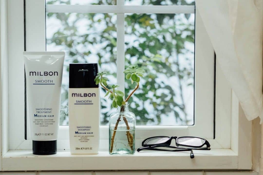 のインスタグラム：「Would you like to start your haircare routine with daily shampoo and treatment? Milbon Smooth Series deals with all types of hair, repairs the cuticles and creates a beautiful hair for you. ＝＝＝＝＝＝＝＝＝＝ Milbon official account. WE provide worldwide stylist-trusted hair products. On this account, we share how stylists around the world use Milbon products. Check out their amazing techniques! ＝＝＝＝＝＝＝＝＝＝ #milbon #globalmilbon #milbonproducts #hairdesign #haircut #haircare #hairstyle #hairarrange #haircolor #hairproduct #hairsalon #beautysalon #hairdesigner #hairstylist #hairartist #hairgoals #hairproductjunkie #hairtransformation #hairart #hairideas #beauty #shampoo #hairtreatment #beautifulhair #smooth #smoothhair」