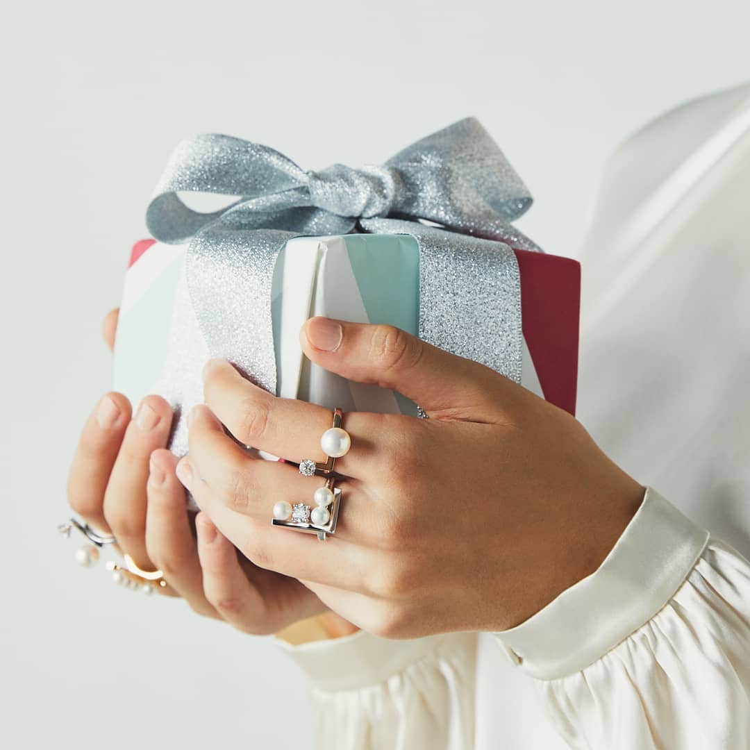 TASAKIさんのインスタグラム写真 - (TASAKIInstagram)「Celebrate the holiday season with lots of love with the "balance note" ring. #TASAKI #Holiday #christmas2019 #TimelessChristmas #PearlySymphony #Holidaycollection #balancenote #pearl #diamond #ring #Holidaygifts」12月20日 18時00分 - tasaki_intl