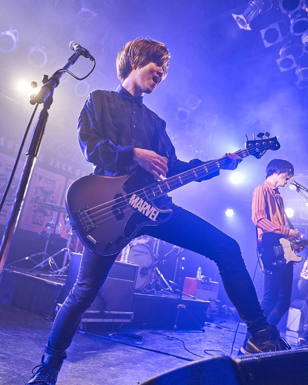 マイケルさんのインスタグラム写真 - (マイケルInstagram)「📷@OOMOphoto  年内のツアーは終了！次のライブはcountdown japanやね  #bassist #freedomcgr #fender #バットマンベース #orangeamps  #shareef #paulsmith #nike #airjordan #marvel #ironman #dccomics #batman #autumnjackofseatour」12月20日 18時05分 - twin_turbo_mic