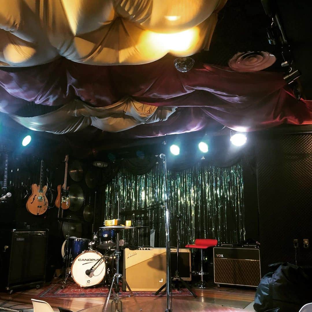 山川のりをのインスタグラム：「今夜は桑名スペースMにてギターパンダライブです。 20時/20時30分、2500円+Dです。共演はP PPキング！お近くの方々会いにきてアイニージュー！」