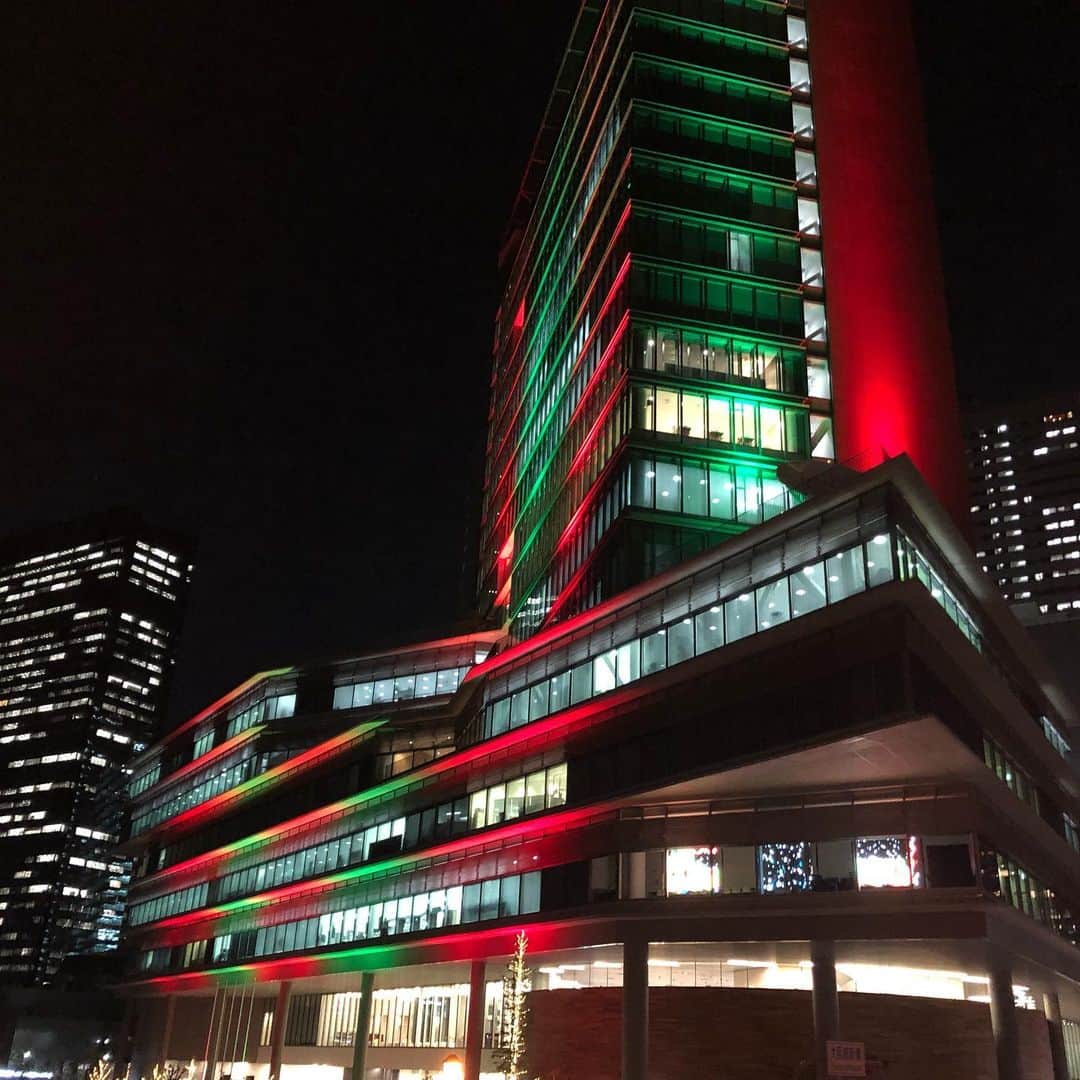 中村秀香のインスタグラム：「#読売テレビ が #クリスマス 仕様に🌟 .  今週日曜日までだそうです☺️🎄」