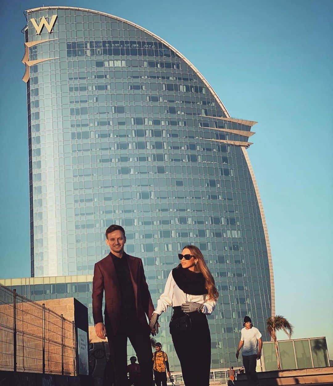 イヴァン・ラキティッチのインスタグラム：「Mi lugar más bonito del mundo es contigo. No importa donde, si estás tu.!!! Te amo mi vida @raquel_mauri 😍」