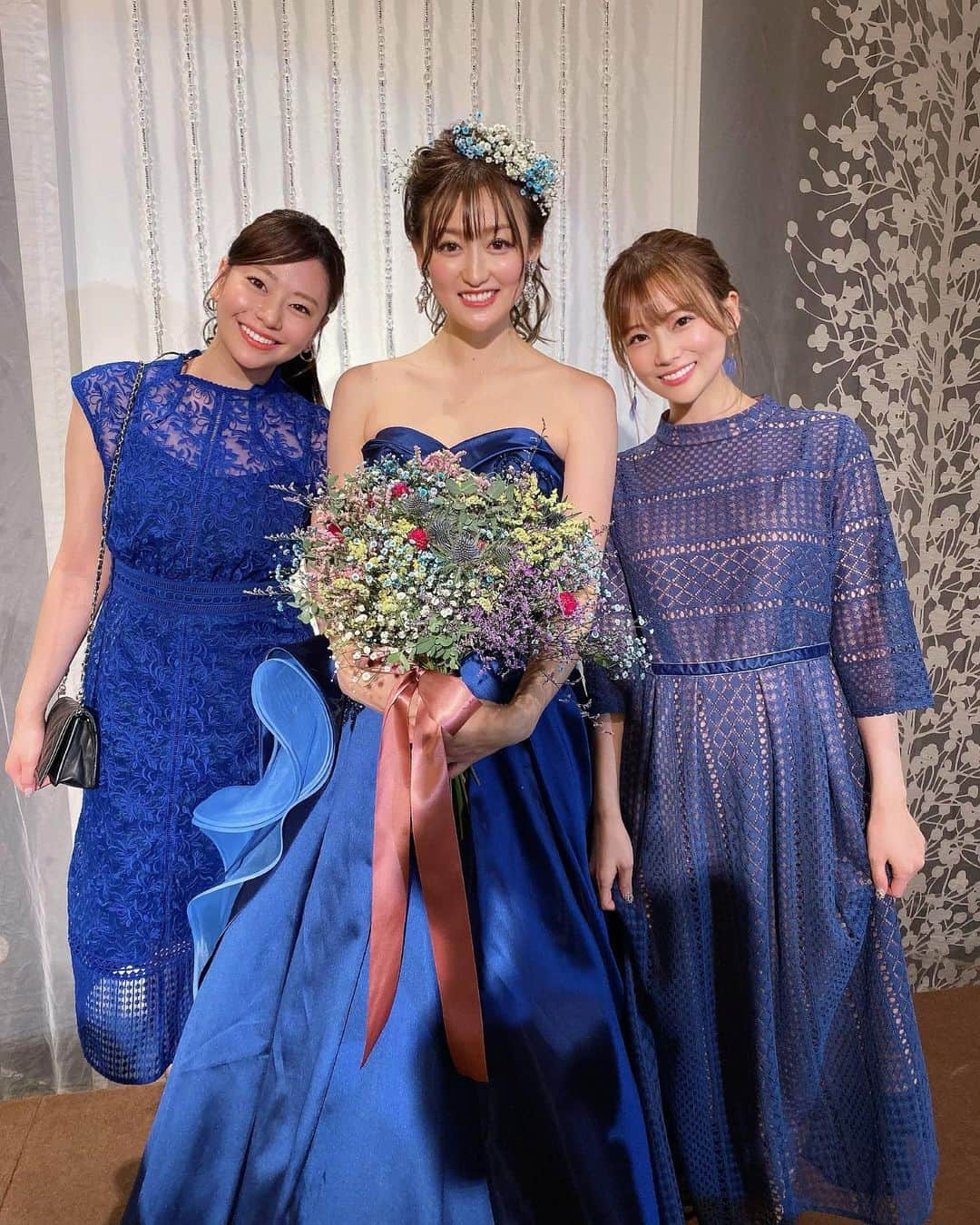 重盛さと美さんのインスタグラム写真 - (重盛さと美Instagram)「🦌 @shikataniyayoi 🦌 結婚おめでとう💕💕💕✨ まさか鹿ちゃんのが先にお嫁に行くなんて☺️💕💕💕✨（笑） 鹿ちゃんと結婚できる旦那さんが羨ましいです☺️💕💕 愛情たっぷり幸せな結婚式で、 自分が結婚したみたいに幸せです☺️💕✨ たくさん珍ミラクルも起き、 まさに笑いあり涙ありの結婚式でした🤣🤣🤣✨ #2枚目#まさかのジジイ#来た #サプライズ好きの鹿ちゃん #鹿パワー炸裂の結婚式🦌 #旦那さんは優しい🐴さん💕 鹿ちゃん本当におめでとう☺️💕💕✨ ワンピースは、 @rosebud_official_  です👗」12月20日 18時35分 - satomi_shigemori