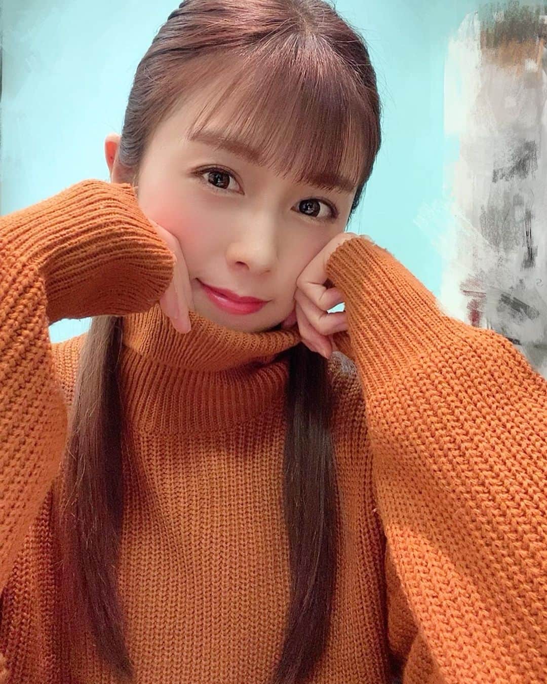 麻衣愛のインスタグラム：「本番終わりに前髪を切ってもらいました✂️😊🙌 前回は切られすぎてしまったけれど、今回は丁度良い長さになって視界良好💓 #前髪 #前髪カット #前髪アレンジ #hairstyle #haircut #hairarrange」