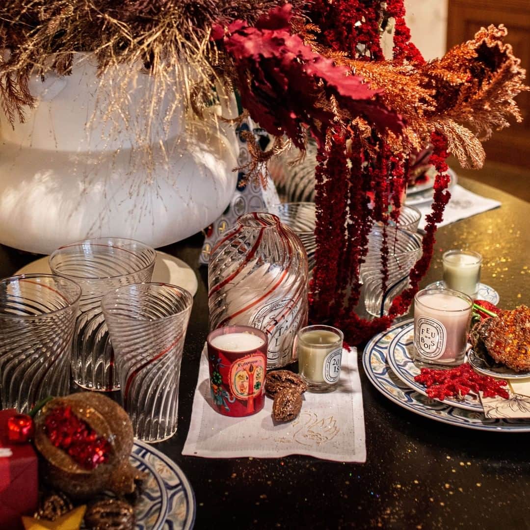 のインスタグラム：「Create an unforgettable table to celebrate the festive season. Discover a unique selection of tableware and vintage pieces at le bazar,  diptyque's new collection of decorative pieces. Le bazar de diptyque, 16 rue Saint Roch and 56 rue de Passy, Paris” #diptyquebazar #homedecor #design」