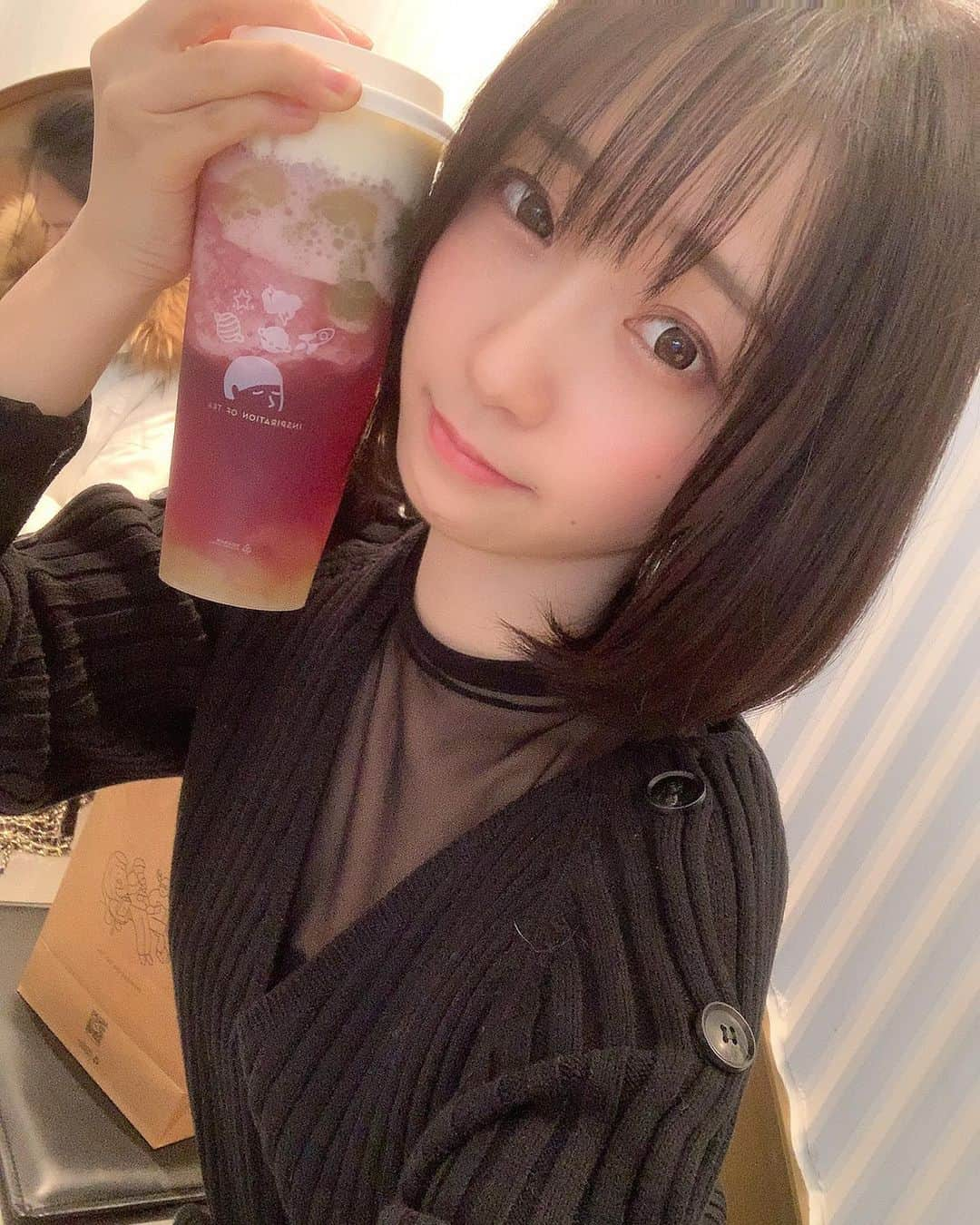 伊織もえさんのインスタグラム写真 - (伊織もえInstagram)「喜茶大好！！！ 多肉葡萄好喝〜〜！( ∩ᵒ̴̶̷̤ θ ᵒ̴̶̷̤∩ )  上海について喜茶飲んでるよー！  #喜茶 #多肉葡萄」12月20日 18時58分 - moe_five