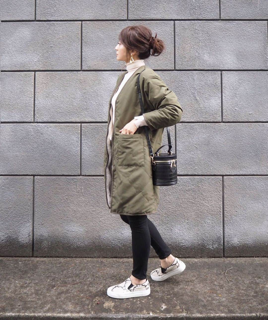 yoko178loveさんのインスタグラム写真 - (yoko178loveInstagram)「#coordinate ． ． 年末の忙しい時には お気に入りのカジュアルで✨ ． 軽くて暖かいボアコートには クロコ型押しバッグで 大人っぽさをプラス☺︎ ． ． coat @fifth_store  bag  @editsheen_store ． ． #リバーシブルボアロングコート #fifth#fifthtl #フィフス#EditSheen #エディットシーン #BAG#バッグ#クロコ型押しバニティショルダー #カジュアル#アウター」12月20日 19時15分 - yoko178love