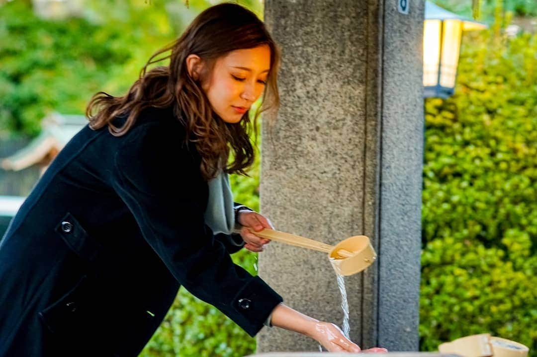 水沙瑠流さんのインスタグラム写真 - (水沙瑠流Instagram)「. 外国人の方向けの、上野東照宮のご紹介動画でゆかちゃんとお仕事させて頂きました😊 @yuka_kobayashi.327  上野東照宮、とっても素敵な神社でした😌 境内でタヌキを見掛けると幸運を呼び寄せるとも言われているそうです。 私は残念ながら見掛けませんでした😂  動画はYouTubeにアップされています✨ 是非ご覧下さい😌 https://youtu.be/yPuP2ubuYaA  #上野東照宮」12月20日 19時13分 - ruru_lu.ul