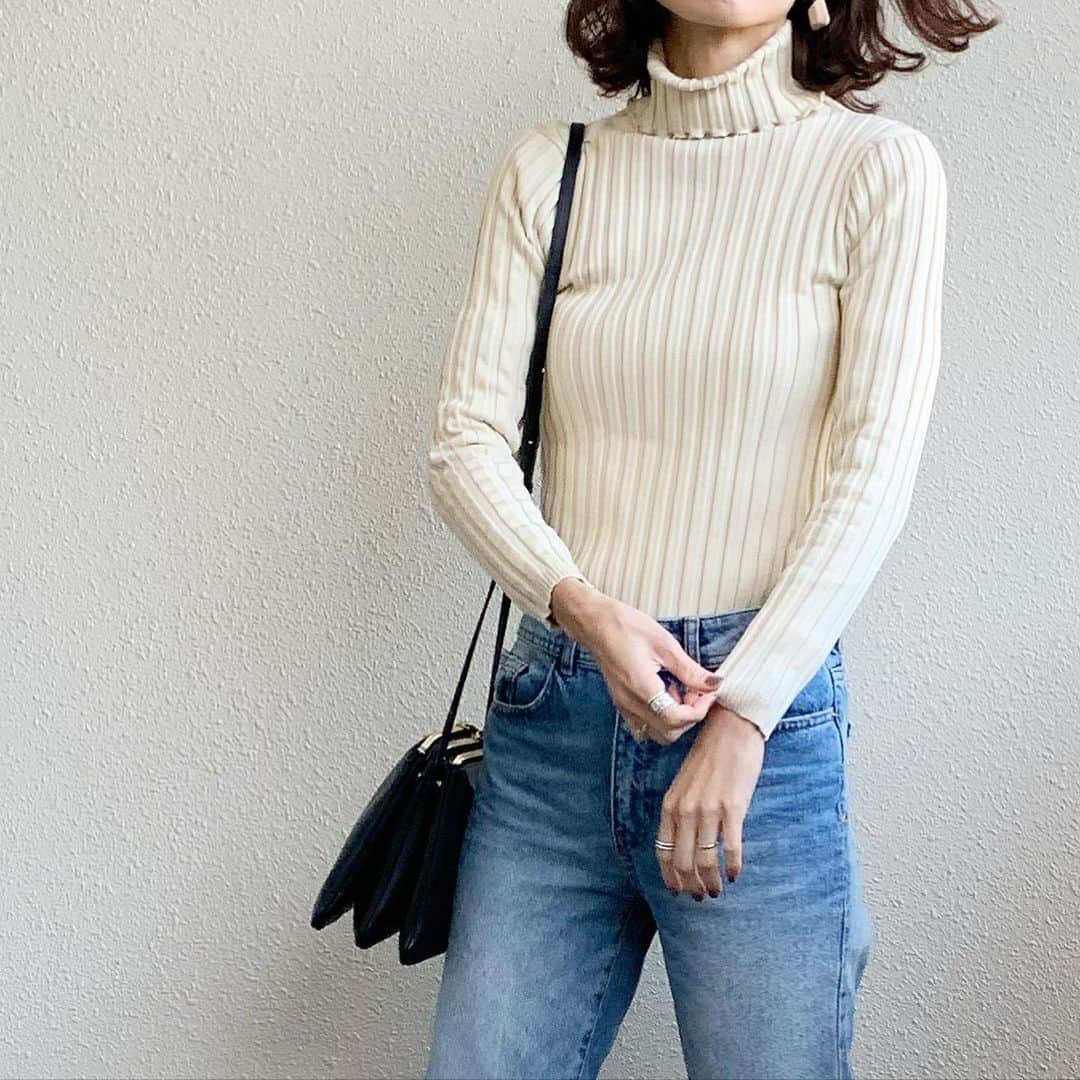 のインスタグラム：「・ 2019.12.20 ・ いつもオーバーサイズなのばかり 着てるから たまには フィットするトップスも♡ ・ ＠fifth_store #フィットニットタートルトップス ・ フィットするけど 伸びるから窮屈じゃないし チクチクしない🥰 ・ ・ 今なら60%クーポン出てたよ♡♡ ・ ・ #fifth#fifthtl#フィフス#カジュアル#フィットニット#160cm以上コーデ#ニットコーデ #zara#ザラ#barnyardstorm#バンヤードストーム#celine#セリーヌ#セリーヌトリオ ・ ・ ・」