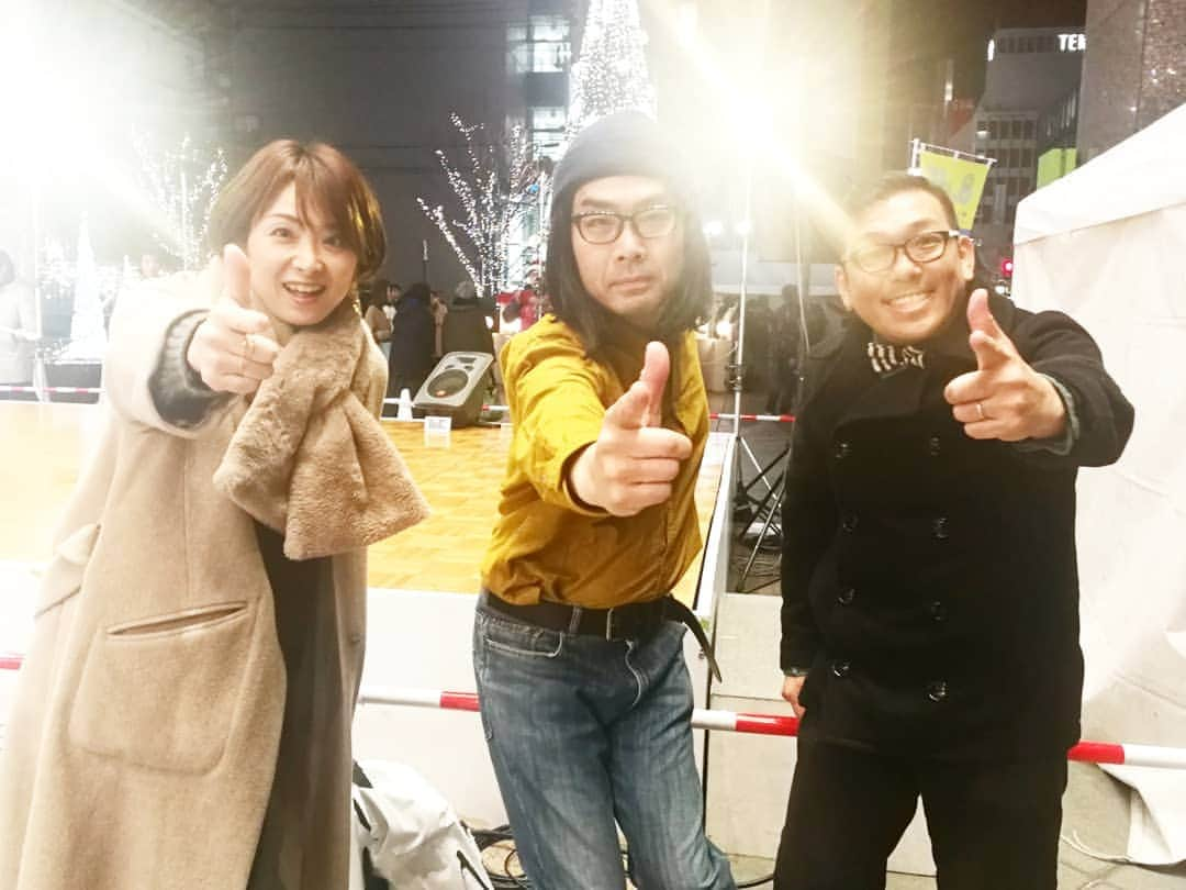 林智美 さんのインスタグラム写真 - (林智美 Instagram)「【Merry X'mas FM岡山 Count Down Party!📻】 * FM岡山の年末恒例プログラム！  DJ陣が入れ替わり立ち替わり、 賑やかにお届けしました😊  わたしは今年は久世さんと一緒に、 主にふれあい広場からのライブ中継担当でした🎤 ポセイドン石川さんで踊ったぜ💃笑 ありがとうございました🧡  そうそう、 豪華プレゼントはエントリーして頂きましたか？ 当選者は特設ページにて発表されますので、 チェックしてくださいね🎁  #FM岡山 #岡山 #okayama #ラジオ #radio #ラジオdj #生放送 #特番 #ライブ #イベント #ポセイドン石川 #オンエア後は #即 #もぐもぐタイム」12月20日 19時16分 - h_tomomi_i