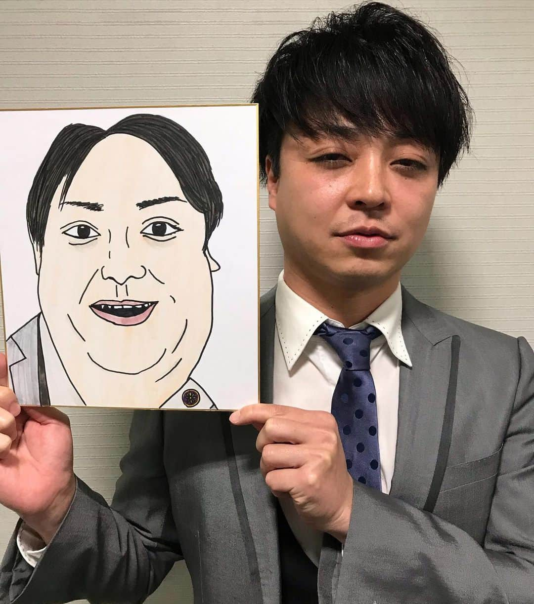 kento fukayaさんのインスタグラム写真 - (kento fukayaInstagram)「【さえない似顔絵98】 デルマパンゲ 広木さん  #さえない似顔絵 #似顔絵 #イラスト #お笑い #芸人 #よしもと漫才劇場 #デルマパンゲ 広木さん #トーマス、ベティちゃんなどのモノマネ芸人 #目が溢れそうなほど大きく #目だけ主役の雰囲気を出している #しっかりしているのかサイコパスなのか #本当にわからない #kentofukaya」12月20日 19時31分 - kento1989