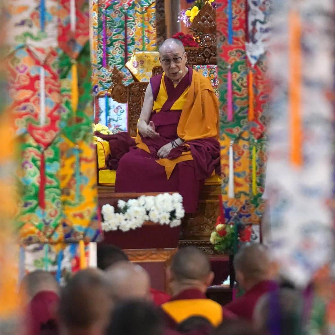 ダライ・ラマ14世さんのインスタグラム写真 - (ダライ・ラマ14世Instagram)「HHDL speaking at the opening session of the conference on “Je Tsongkhapa: Life, Thought and Legacy” at Gaden Lachi in Mundgod, Karnataka, India on December 20, 2019. Pboto by Lobsang Tsering #dalailama」12月20日 19時29分 - dalailama