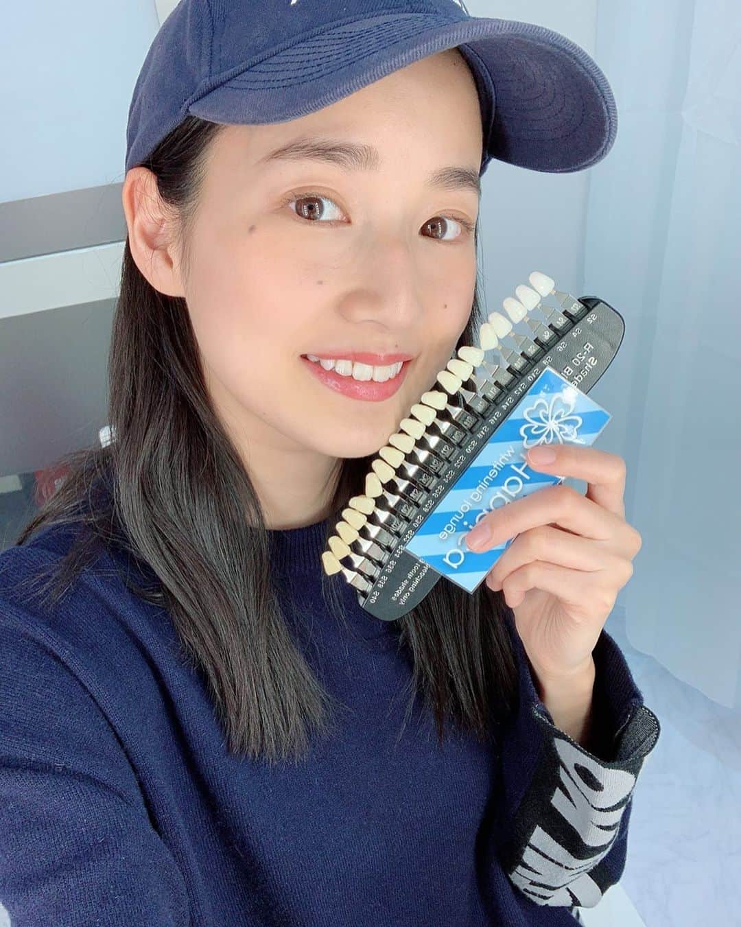高嶋香帆のインスタグラム：「セルフホワイトニングをしてきました☺️💓 歯って大事🤭 白いと顔も明るくなる気がする！ . 年末は皆さまどうお過ごしですか？ 帰省する人多いのかなぁ😊 . 寒いし体調崩さないで下さいね🙋‍♀️💓」