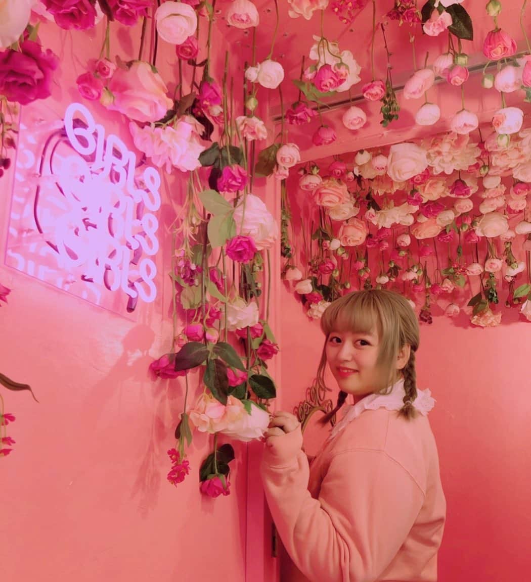 のインスタグラム：「💖🦄💖🦄🍓🦄💖🦄💖🦄💖🍓 . ピンク欲その②🥺💖💖💖💖 （投稿してなさすぎたからスワイプなし） . . SNS難しすぎて基本ログアウトなのですが ピンク欲溢れたときにドバーッて出す🥺 . . #インスタ映え #映え #ピンク #pink #fashion #japanesekawaii #pinkrose #makeup #instagood #cute #love #かわいい #instalike #follow #カフェ #cafe #japan #lunch #sweets #moriari  #ピンク好きにはたまらない #asakusa #ピンク好き #お洒落さんと繋がりたい #今日のファッション #女子力up #mama #ピンク好きすぎる #ピンクカフェ #ピンク好きな人と繋がりたい」
