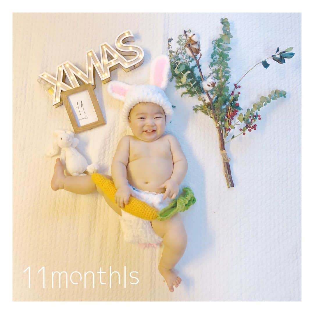 mamamizu.32のインスタグラム：「11months ﻿#ゆずまるうさぎ ﻿ ﻿ ﻿ ﻿ ﻿ ﻿ ﻿ ━━━━━━━━━━━━━━━━━━✍🏻️﻿ ﻿ 成長記録☟☟☟☟﻿ ✔身長推定75㎝ 推定体重9.5kg﻿ ✔伝い歩き完璧﻿ ✔何もないところで立てる﻿ ✔1〜2歩は歩ける﻿ ✔朝昼おやつのバナナと夜はミルク🥛﻿ ✔バイバーイ👋🏻ができるよーに﻿ ✔悔しい、悲しいのときの顔の表情﻿ ✔ドア開けてくる﻿ ✔こちょこちょ大好き💕﻿ ✔動物が好き🐶🐱🐴﻿ ✔ブロッコリーが好き🥦﻿ ✔少しずつおしゃべりするよーに！﻿ ✔寝る時間は遅くなったけど朝まで寝る﻿ ✔レバーハンバーグや卵焼きデビュー﻿ ✔音楽に反応するようになってリズムとる﻿ ﻿ ﻿ ﻿ ﻿ とにかくじっとしてないゆっちゃん！笑﻿ 引き出しをあけては全部だして😂😂😇﻿ こんな元気で、動いて成長して生きてる娘に﻿ ただただ感謝( ；∀；)💓﻿ ﻿ ﻿ ﻿ ﻿ ﻿ ﻿ ﻿ ﻿ ﻿ ﻿ ﻿  #ままべび#rainbowmamababy#スマイル育児#たまひよベストショット#親バカ部ig_baby#コノビー#ママカメラ#子育てぐらむ#ベビフル#コドモノ #fammカメラ部#ママリ#ママタス#ハピベビ#子育てぐらむ#uptoyoume#コドモノ代弁#イットママ#キズナ#コズレ#fammカメラ部#赤ちゃんのいる生活#赤ちゃんのいる暮らし#赤ちゃんとの暮らし#11ヶ月ベビー#東京ママ#令和ベイビー#赤ちゃん」