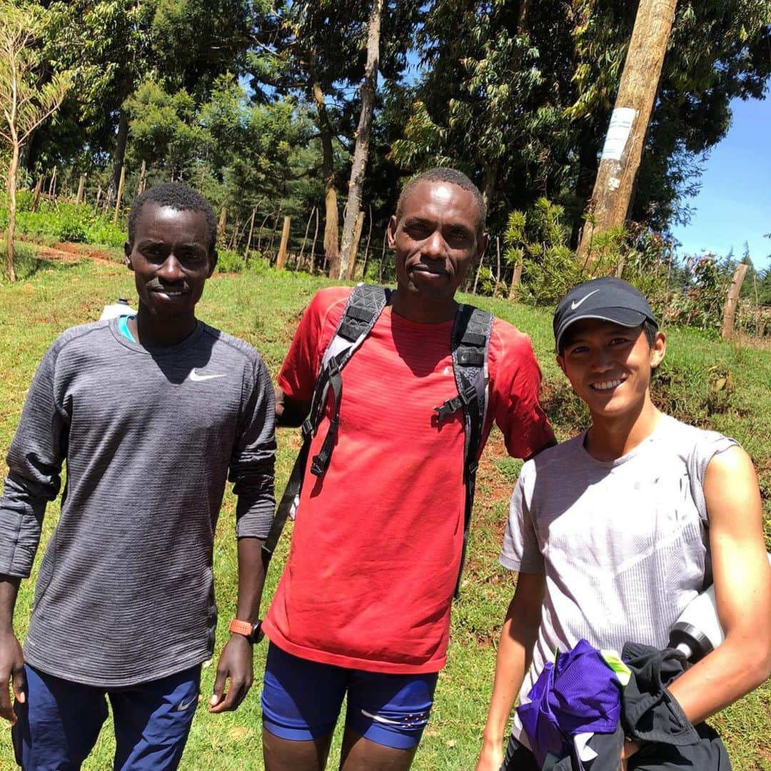 大迫傑さんのインスタグラム写真 - (大迫傑Instagram)「Finished up another hard workout in Kenya. So tired!🤣 この2人、知ってる人は知っている🇰🇪 #ケニア #kenya #workout #ワークアウト」12月20日 20時03分 - suguru_osako