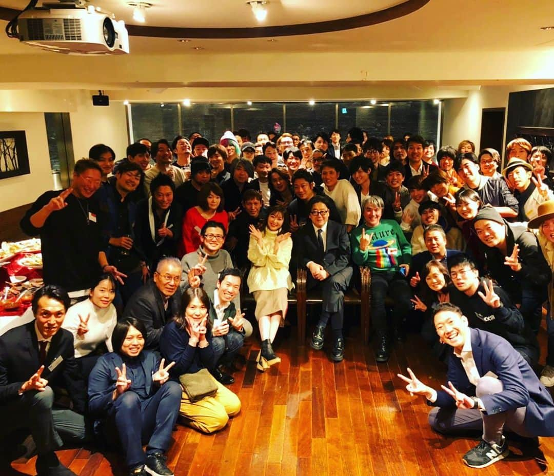 井上ヨシマサさんのインスタグラム写真 - (井上ヨシマサInstagram)「it’s called “Bounenkai” 🍾🍺🍺 #yearendparty #AKB48 #stuff  #composer #producer」12月20日 20時08分 - yoshimasa444inoue