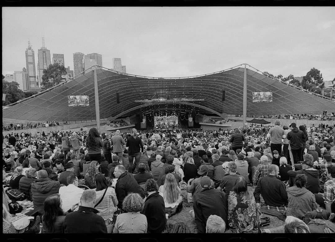 コートニー・バーネットさんのインスタグラム写真 - (コートニー・バーネットInstagram)「Sidney Myer Music Bowl 12/12/2019 w Paul Kelly 🧡🧡🧡🧡🧡 Photos by @ian.laidlaw」12月20日 20時11分 - courtneymelba