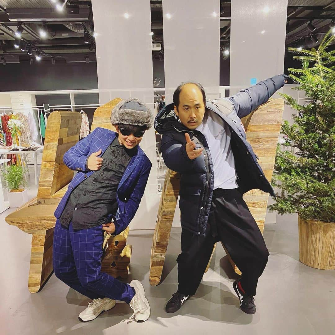 田中シングルさんのインスタグラム写真 - (田中シングルInstagram)「斎藤さんとH&Mショールームにお邪魔しました  #H&M #HM #オシャレ空間 #ここ好き #赤のスーツ卒業したら青にしようかな」12月20日 20時19分 - 8.6shin