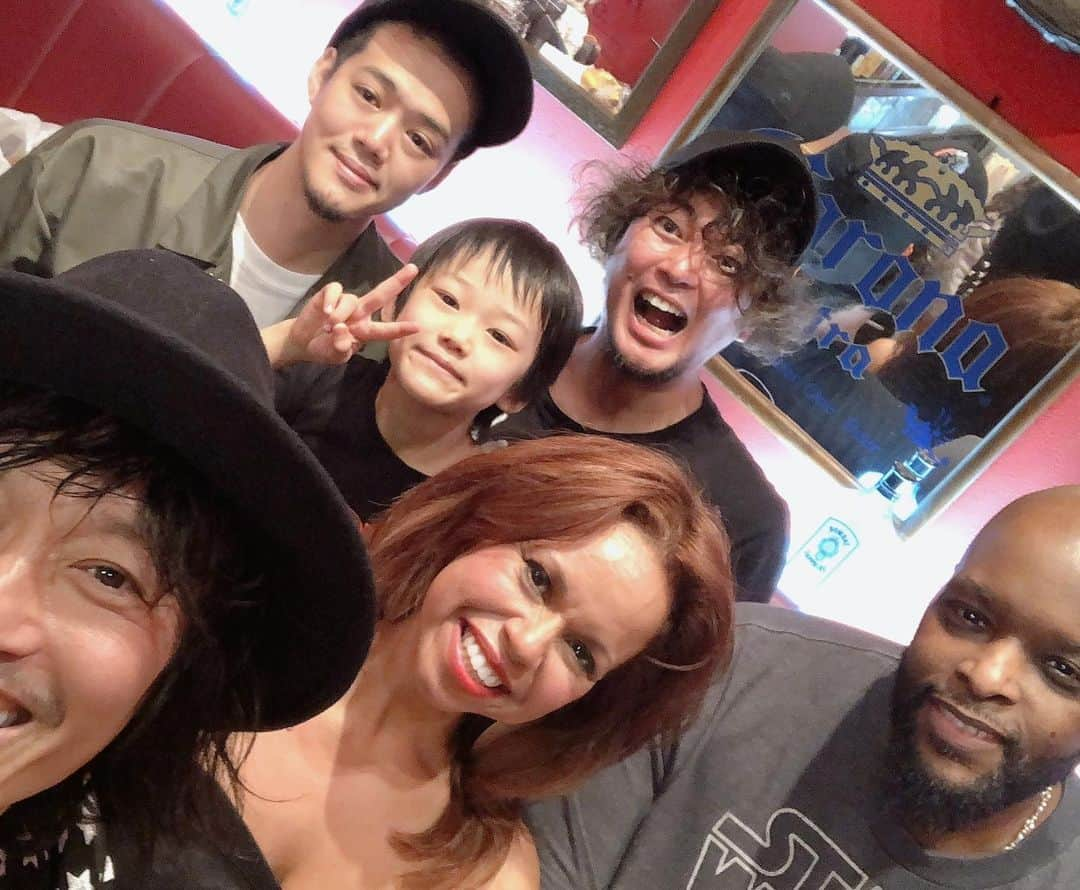 日野賢二さんのインスタグラム写真 - (日野賢二Instagram)「Scenes From last last night! hadows day 2!! Thanx to Tahirih, Jay, Satoshi, Jun for their creative musicology&Love! it was a blast! Bye bye black bird, my funny valentine, Fly me to the moon, Silent night, All I want for Christmas, I'll be there, Etc.. Watching Tahirih’s Daughter Sky&My Son Rayray getting along,! Satoshi taking RayRay for walks and Arcade ! and I won't forget da wonderful staff of Hadows;  Great hospitality & unconditional love to us and day customers! Blessings! Happy holidays to Awol!!」12月20日 20時23分 - jinobass