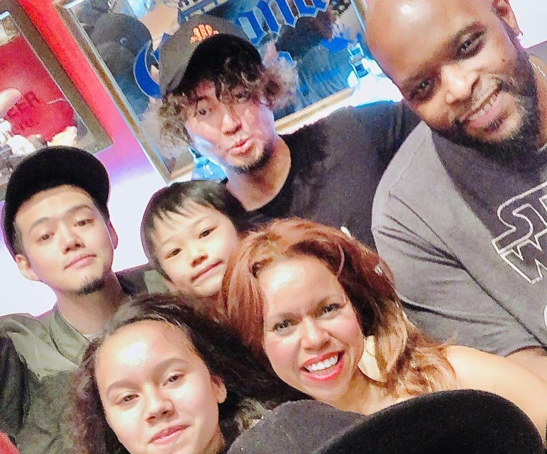 日野賢二さんのインスタグラム写真 - (日野賢二Instagram)「Scenes From last last night! hadows day 2!! Thanx to Tahirih, Jay, Satoshi, Jun for their creative musicology&Love! it was a blast! Bye bye black bird, my funny valentine, Fly me to the moon, Silent night, All I want for Christmas, I'll be there, Etc.. Watching Tahirih’s Daughter Sky&My Son Rayray getting along,! Satoshi taking RayRay for walks and Arcade ! and I won't forget da wonderful staff of Hadows;  Great hospitality & unconditional love to us and day customers! Blessings! Happy holidays to Awol!!」12月20日 20時23分 - jinobass