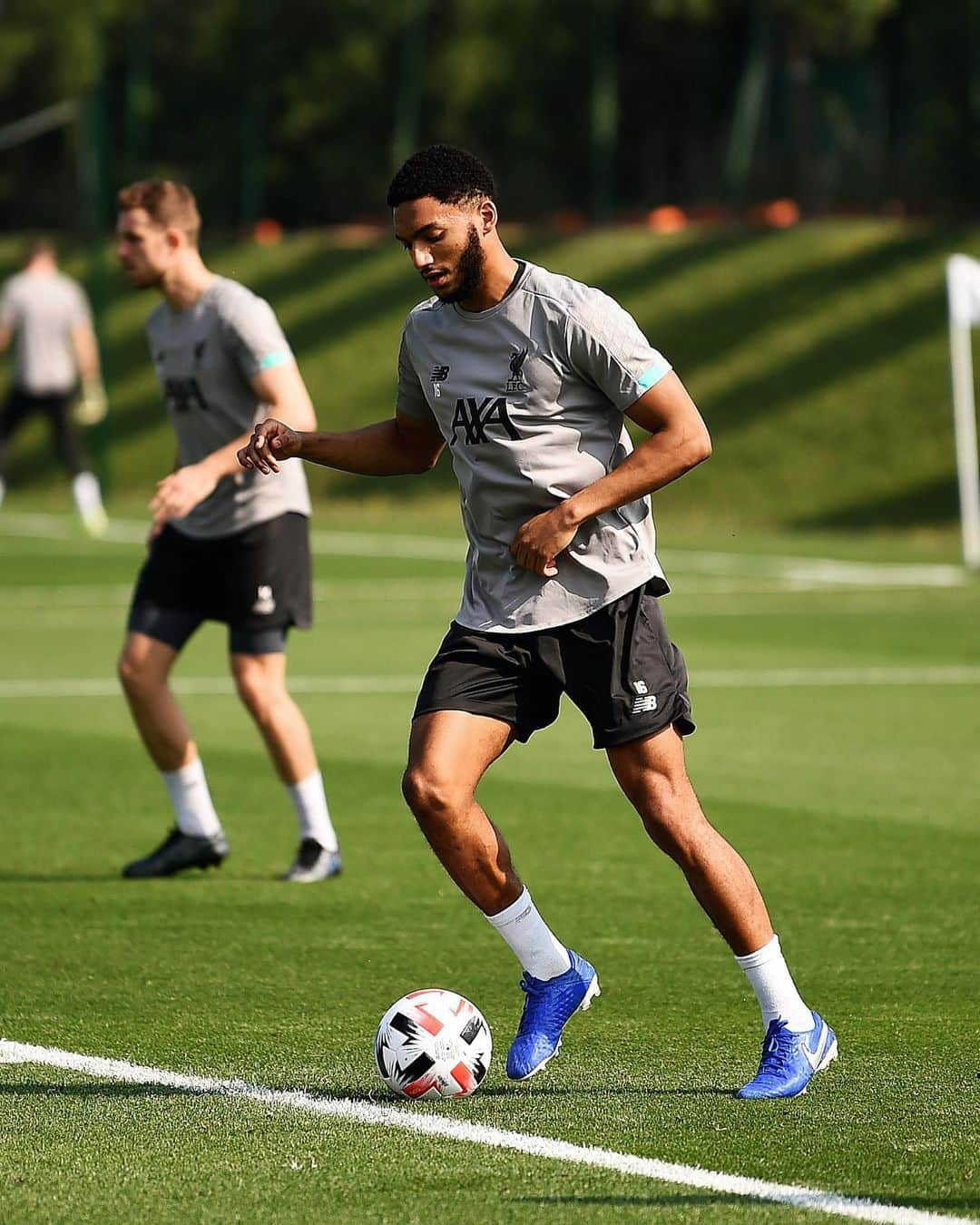 リヴァプールFCさんのインスタグラム写真 - (リヴァプールFCInstagram)「The Reds prepare for the #ClubWC final 🔴🏆🙌 #LFC #LiverpoolFC」12月20日 20時26分 - liverpoolfc