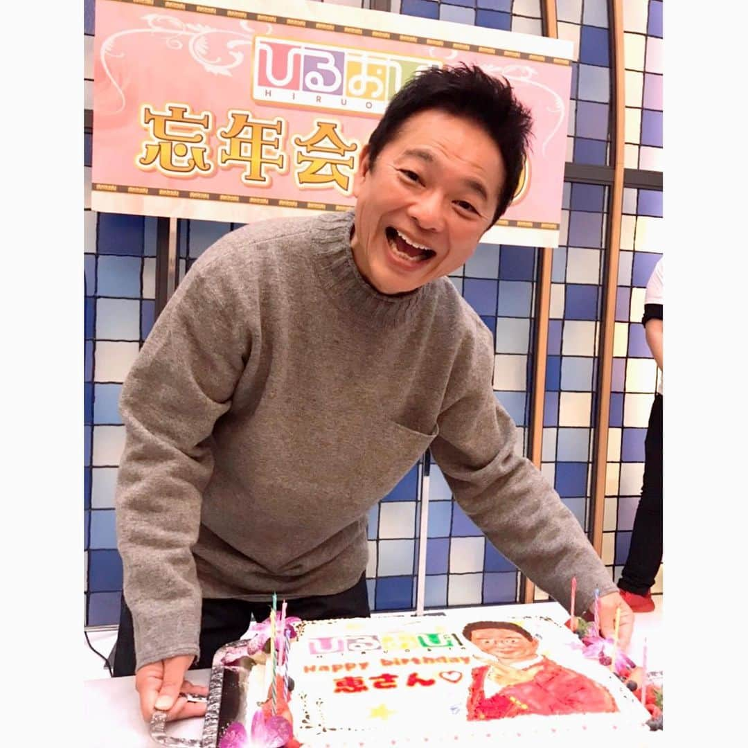 松尾依里佳さんのインスタグラム写真 - (松尾依里佳Instagram)「HAPPY BIRTHDAY!!!恵さん😊✨🎉 本当におめでとうございます❗️ #ひるおび! #忘年会2019 #恵俊彰 さん #お誕生日おめでとうございます✨ #いつも拙い私を温かくサポートしてくださり本当にありがとうございます😭 #番組スタッフのみなさまからの愛のあるお祝い演出がたくさんでした💕 #楽しい忘年会に今年も参加させていただけて感謝です💓」12月20日 20時28分 - erika.matsuo