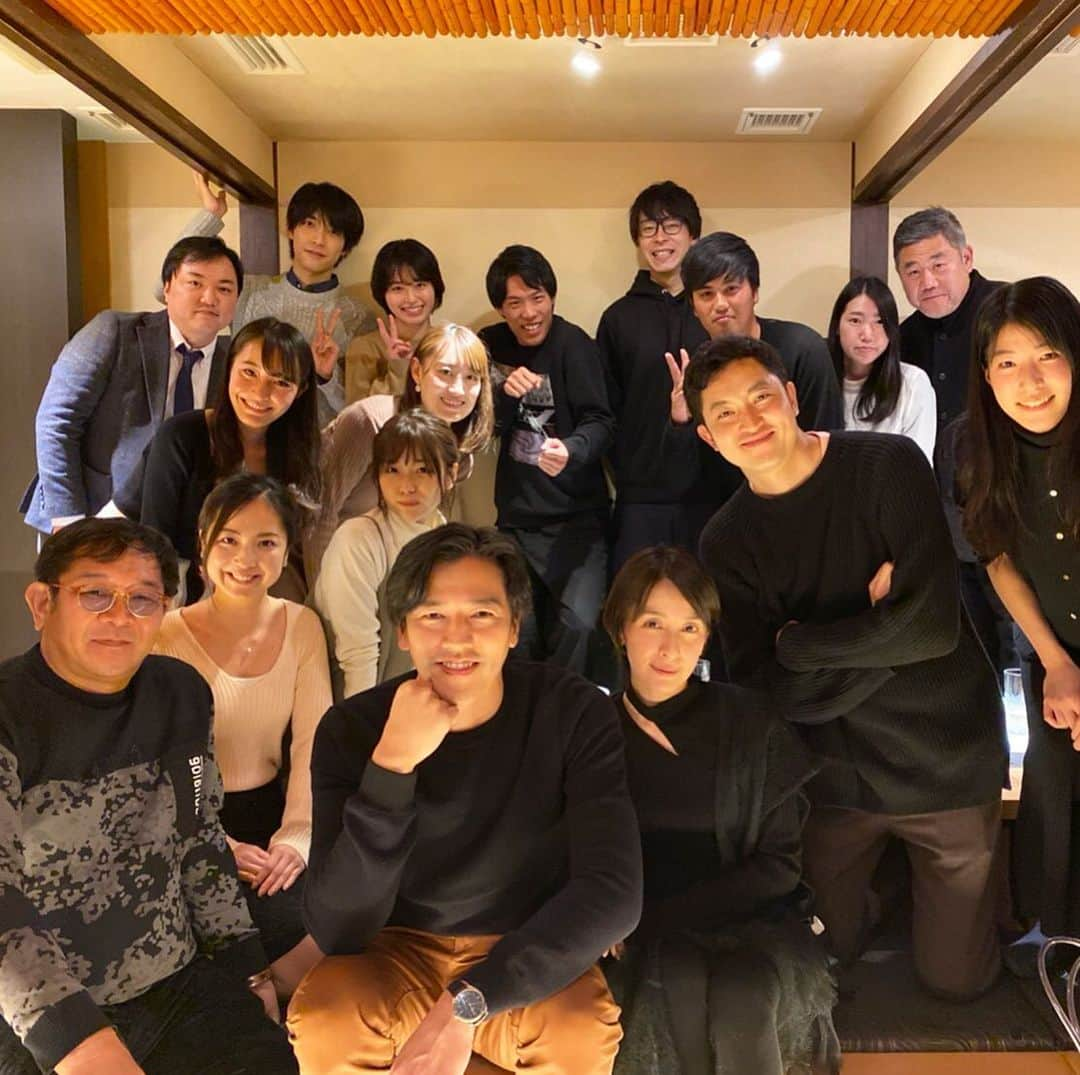 大慈弥レイさんのインスタグラム写真 - (大慈弥レイInstagram)「忘年会🍻✨ __  2019年は新たなご縁に恵まれました。  #要潤#奥菜恵#スチール哲平#石川竜太郎#太田裕二#吉本侑平#細谷みずき#佐藤玖美#山口りな#山川しづか#水原ゆき#大慈弥レイ#フリップアップ」12月20日 20時42分 - rei_ojimi