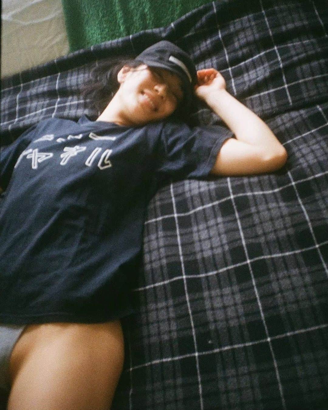 花盛友里のインスタグラム：「何も足さず、何も引かず、そのまんま、ありのままの女の子たちのヌードや下着。 🌷🌷🌷🤤 @nuidemita_hanamori  #脱いでみた #nuidemita」